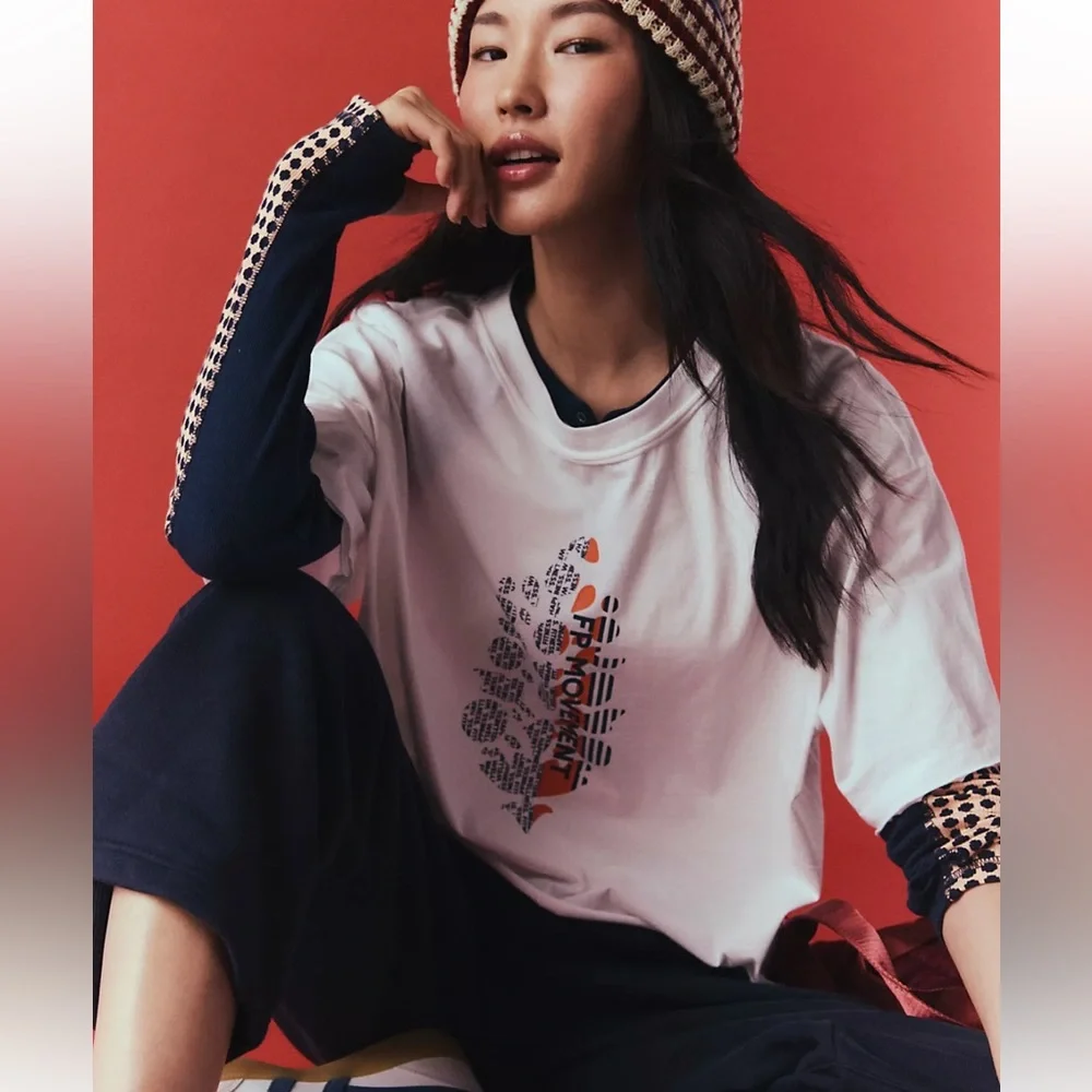 NEW💟 FP Movement Women's Inspire Logo T-Shirt Inspire Buti Logo Tee white combo - Picture 2 of 8